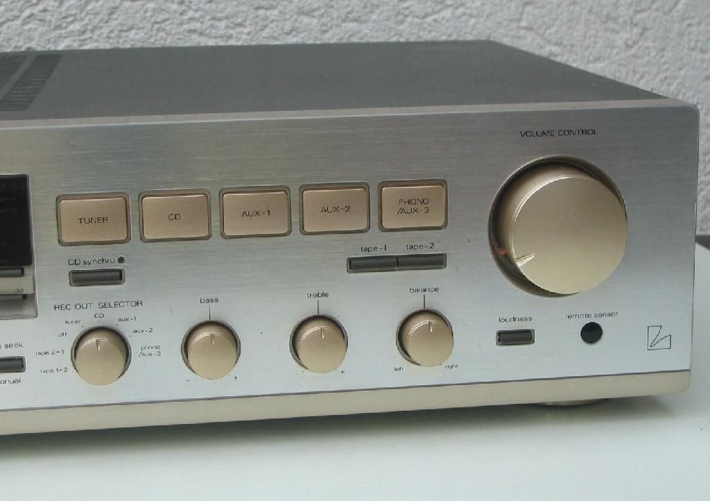 Luxman R 351 Stereo Receiver in champagner.